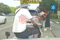 女乘客强行把行李箱，从车窗扔进网约车副驾