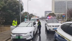 网约车错时执法精准打击已查12辆无证车