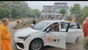 网约车司机找大师给车开光，同行纷纷坐不住了！