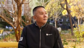 驱车20多公里只为给小学生送把扇子？这个滴滴司机“有点儿意思”