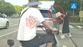 女乘客强行把行李箱，从车窗扔进网约车副驾